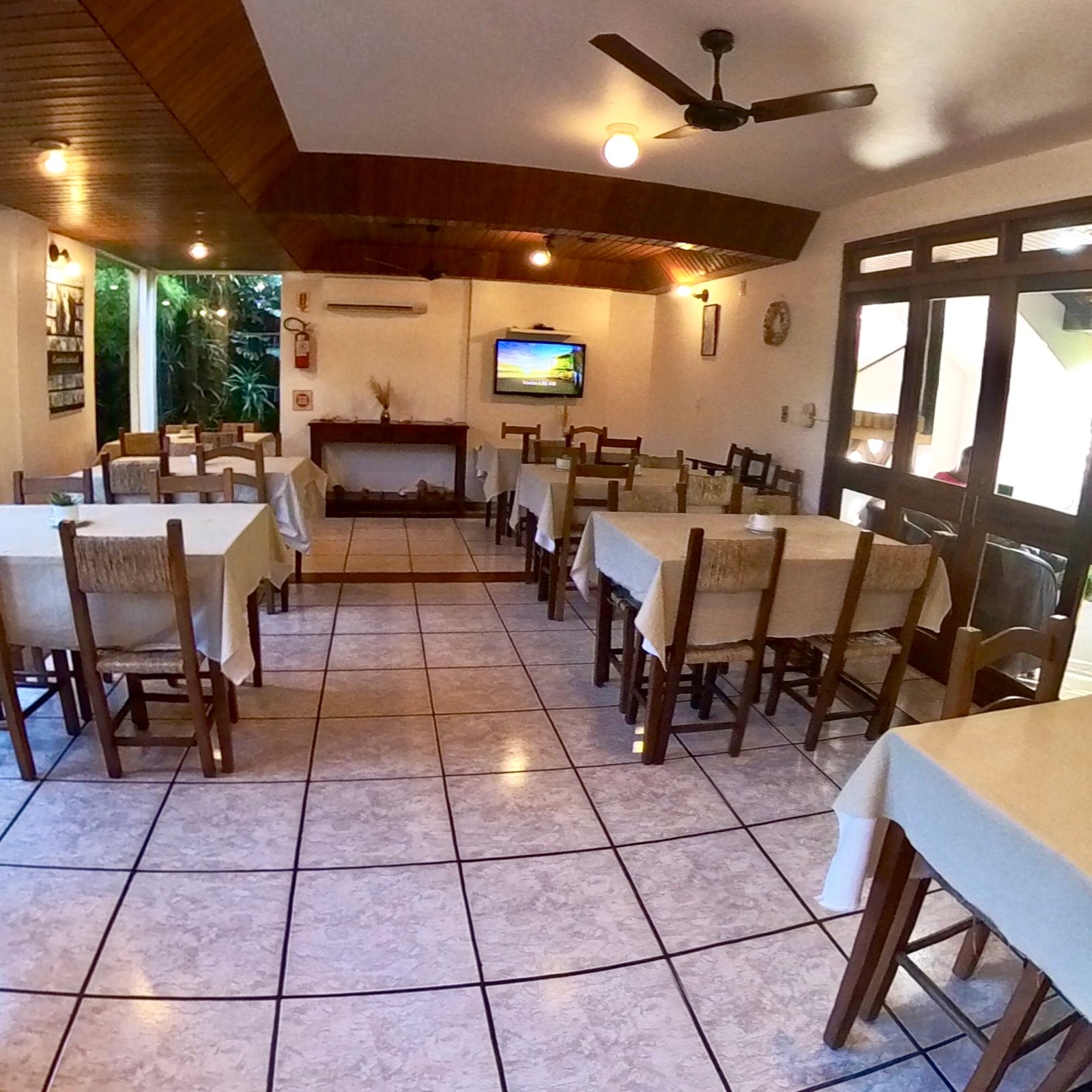 Cozinha compartilhada do Hotel com equipamentos completos