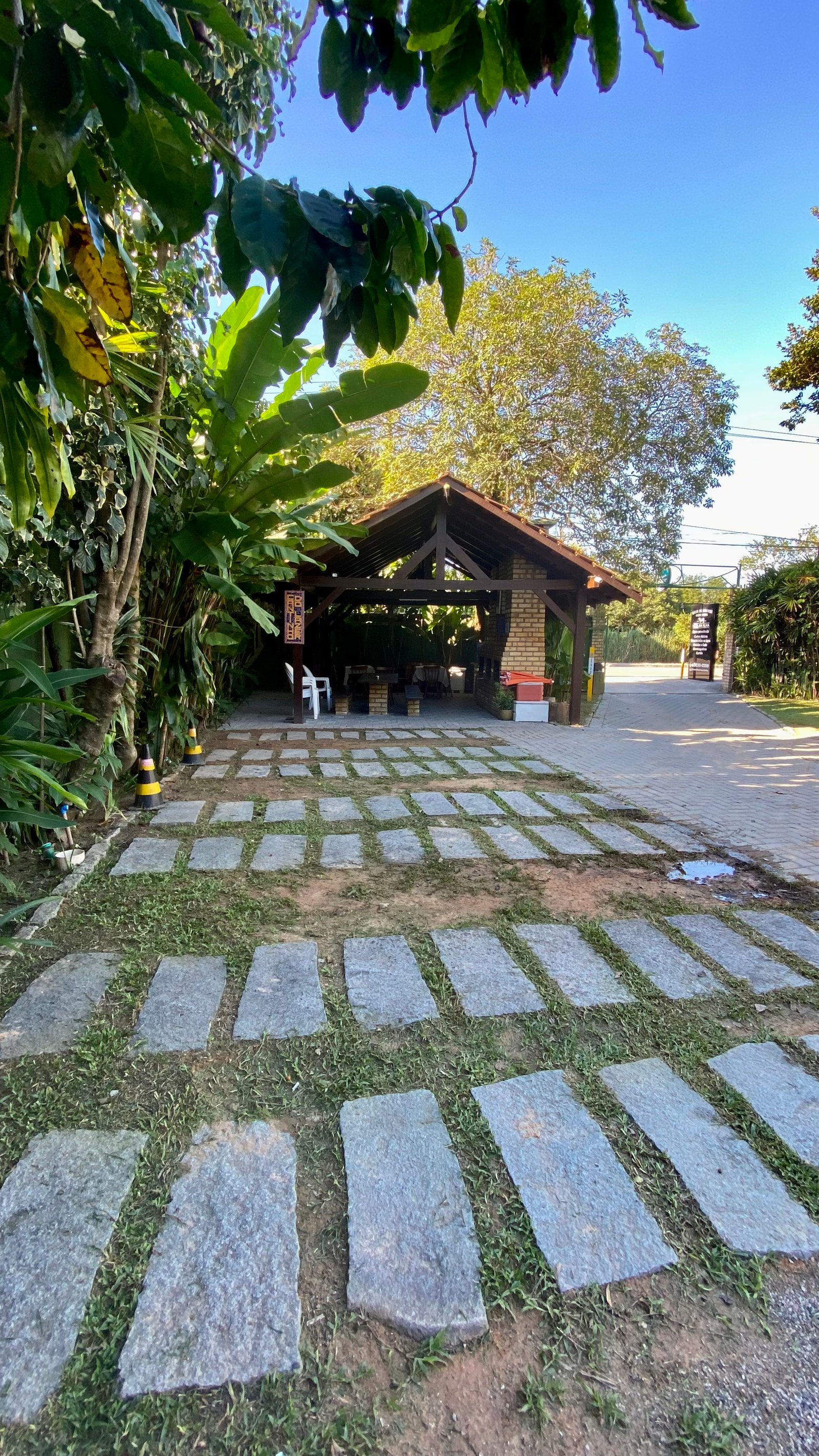 Jardim do Hotel com plantas nativas