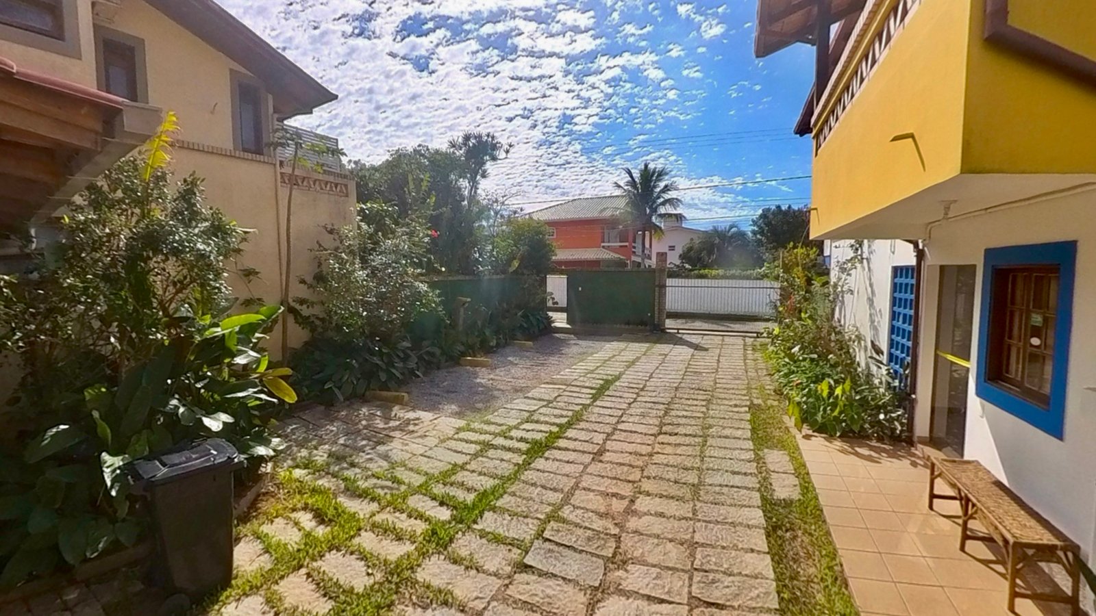 Estacionamento e Jardim 2
